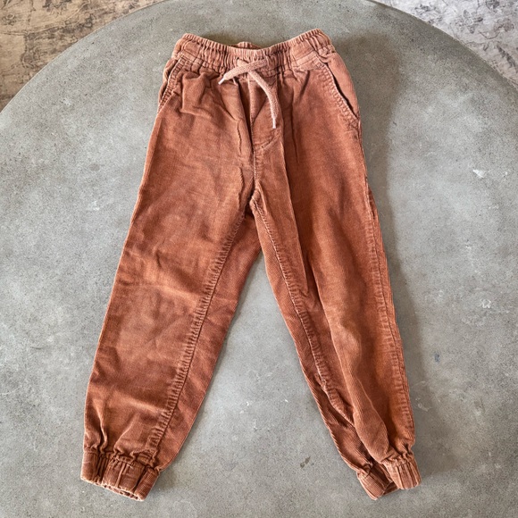 Osh Kosh B’Gosh Carpenter Corduroy Pants size 5T - Picture 2 of 4